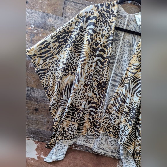 Simply Noelle Animal Print Wrap Poncho - Picture 2 of 14